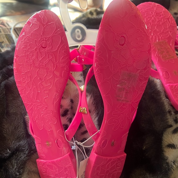 🆕 ROCK-STUD Jelly “FLIP FLOPS” 💖 NEW w/ Tags💖Hot Pink💝size 8 “Similar to V-TINO - Picture 4 of 5